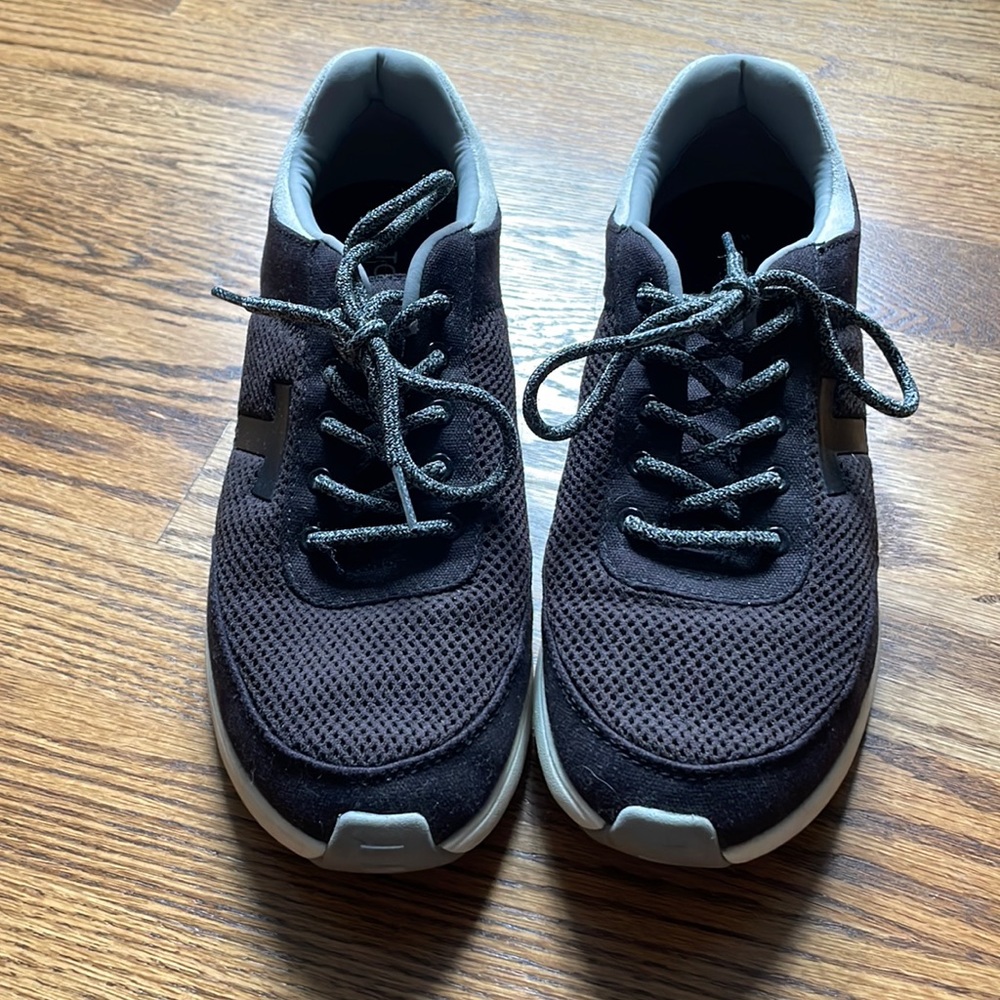 Tom’s Sneakers, Women’s 9.5